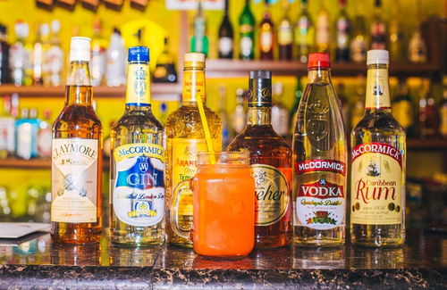 以藝術之名，約你上這家'一杯倒'的酒吧喝個痛快！